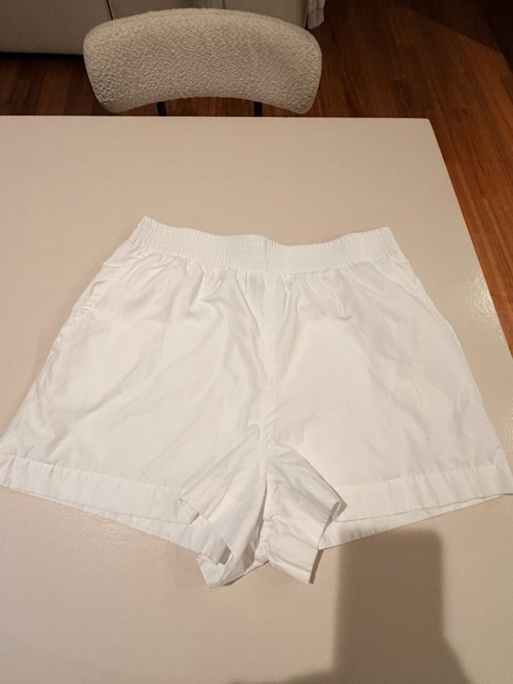 NWOT French Connection, White Shorts, Seize L